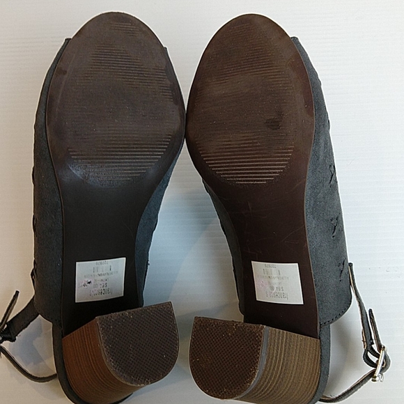 Francesca's Grey Lazer Cut Cage Heels 9 EUC - Picture 8 of 11